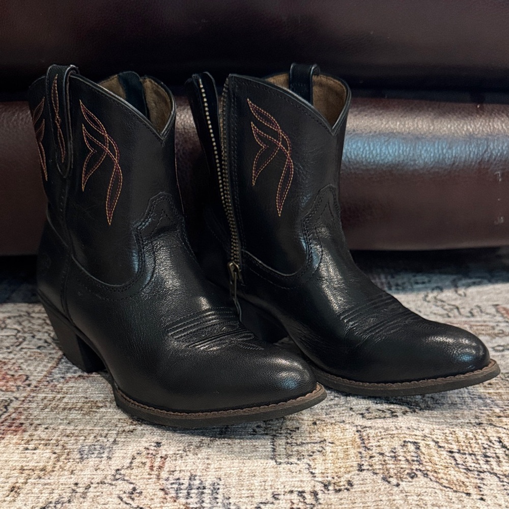 Ariat Darlin Black Leather Bootie